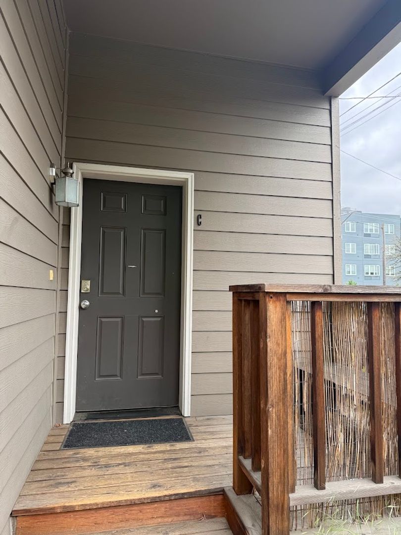 Portland Apartment: 3324 SE 11th Ave