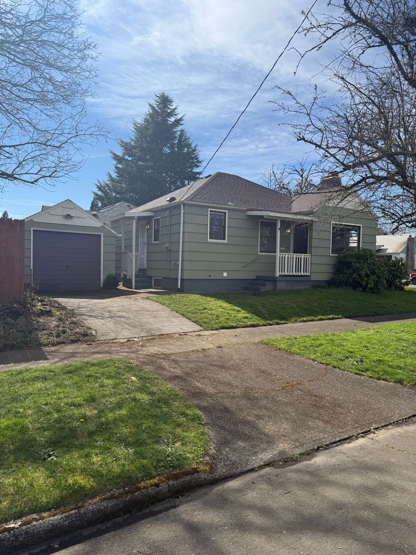 Portland House: 6036 N Oberlin St