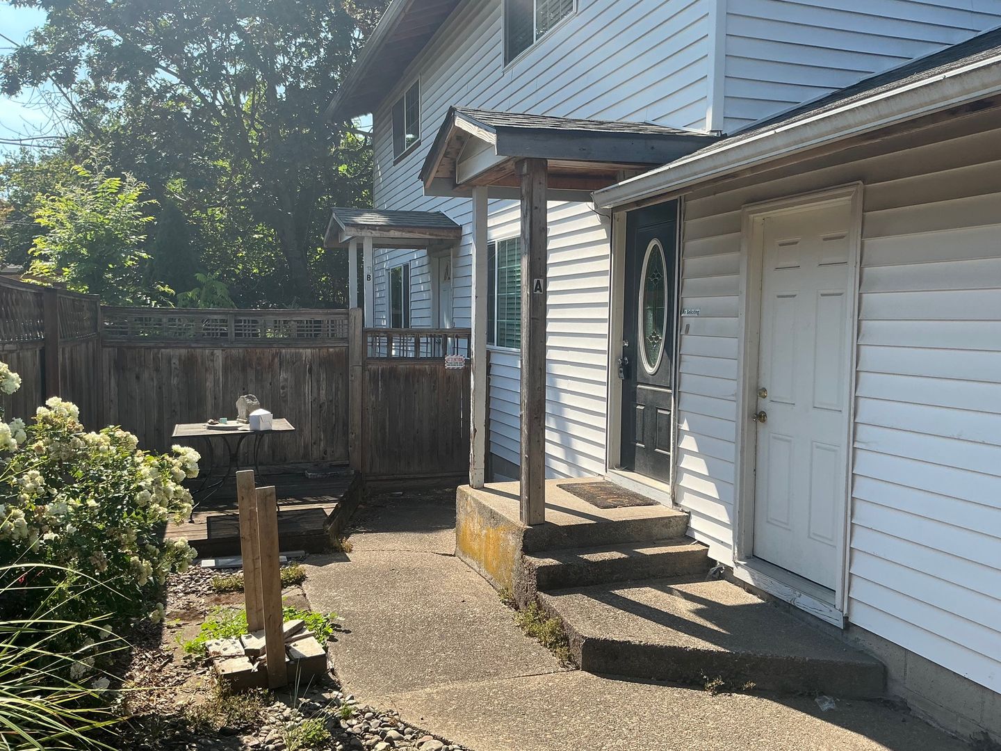 Hillsboro Apartment: 167 NW Ebberts Ave