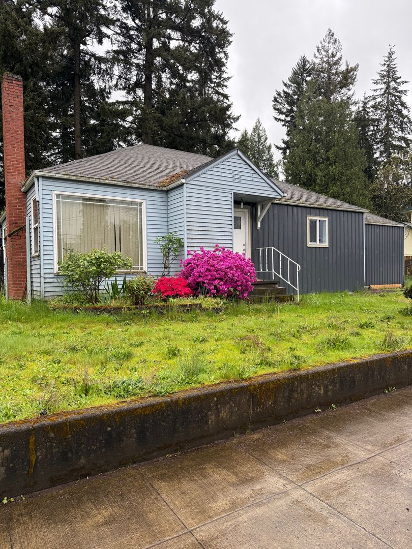 Portland House: 11908 SE Foster Rd