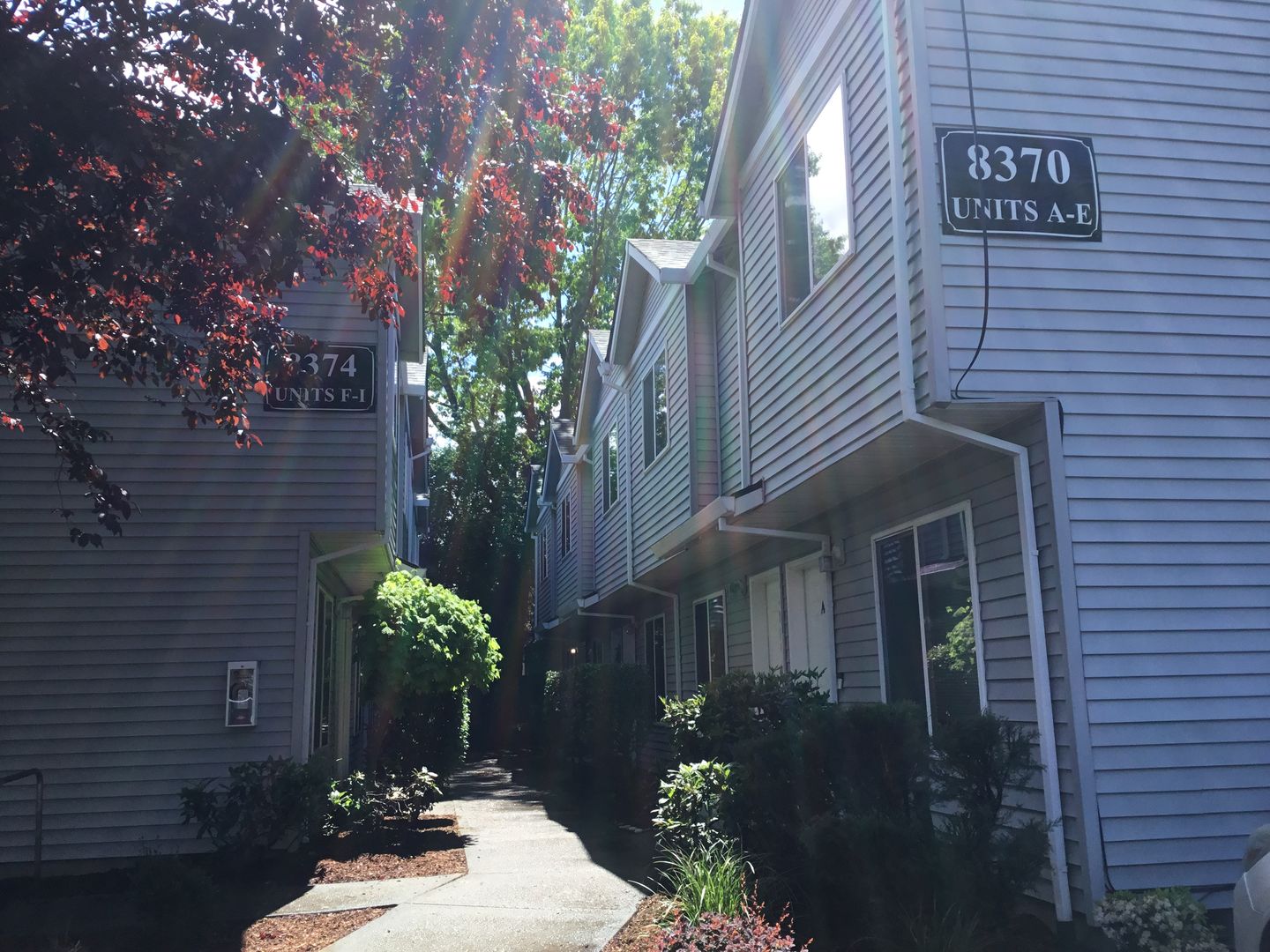 Portland Apartment: 8370-8374 SE Brooklyn St