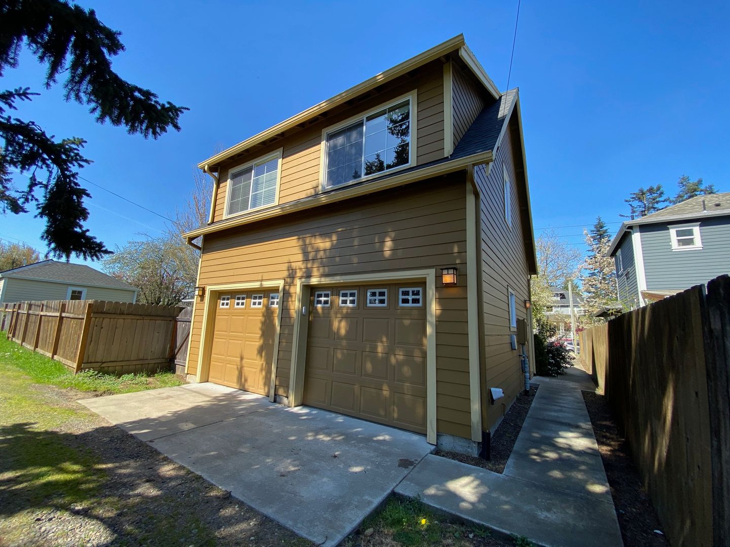 Portland House: 4922 N Amherst St Unit B