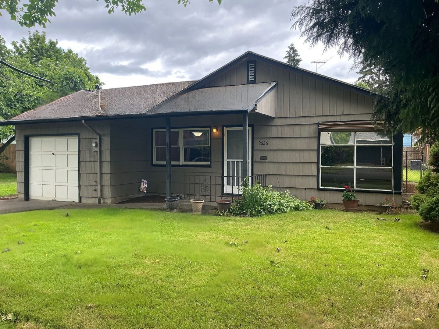 Portland House: 9626 N Clarendon Ave