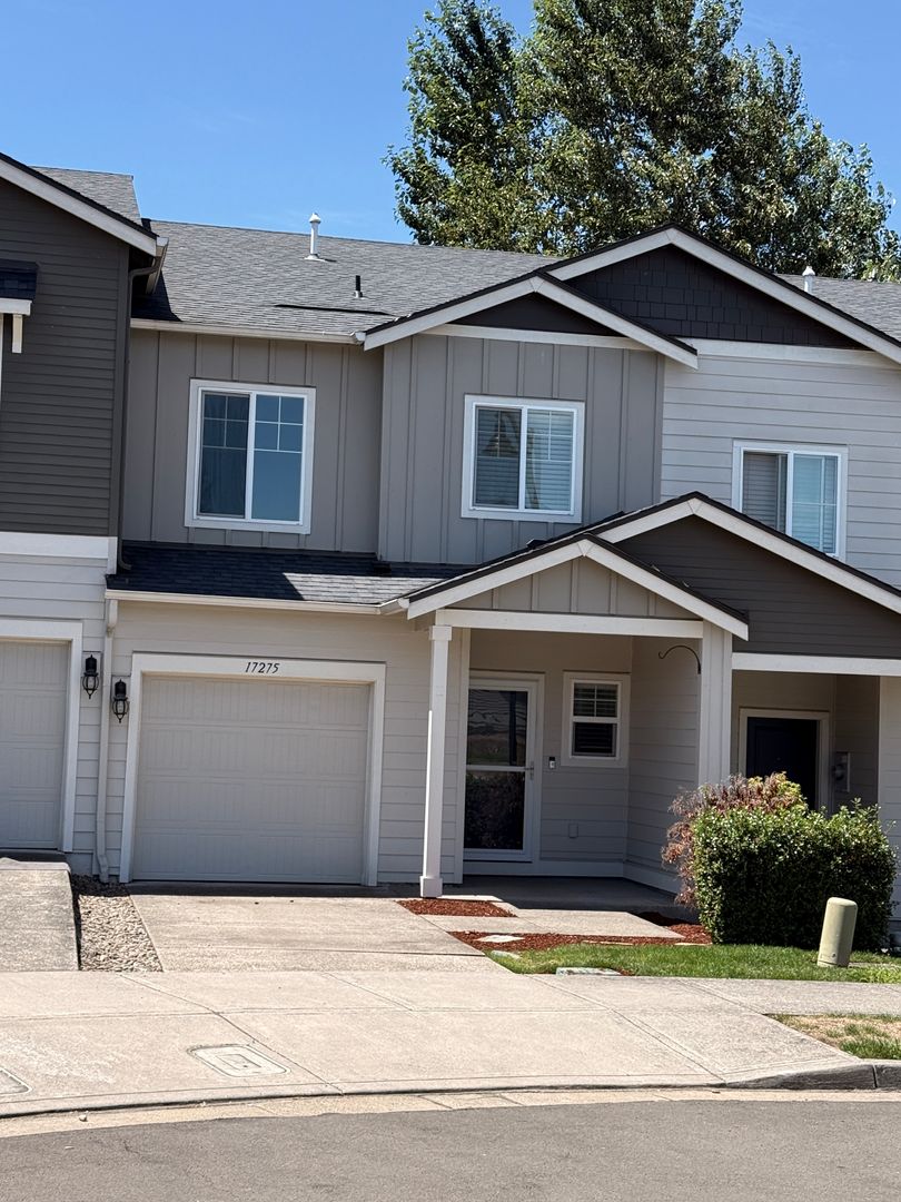 Damascus House: 17275 SE Elias Ct