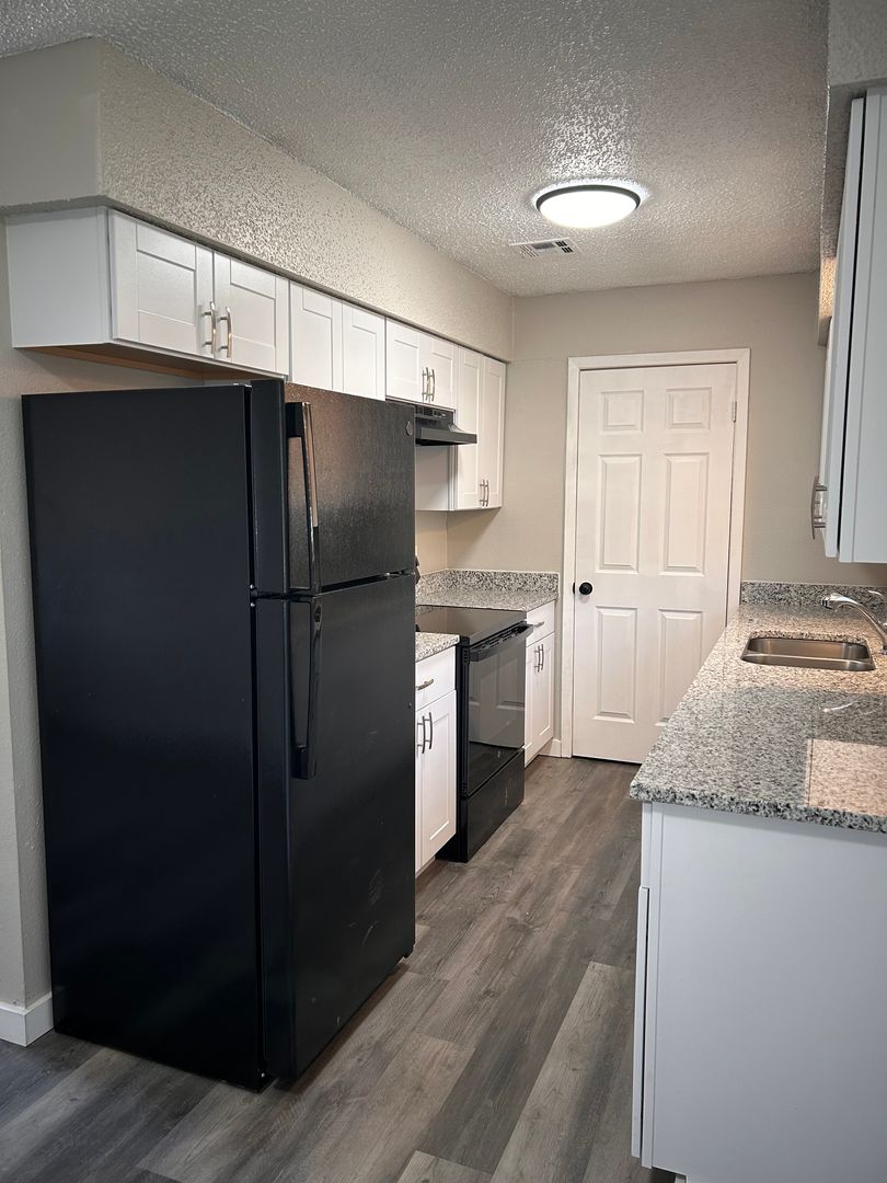 Madill Apartment: 703 S. 8th Ave