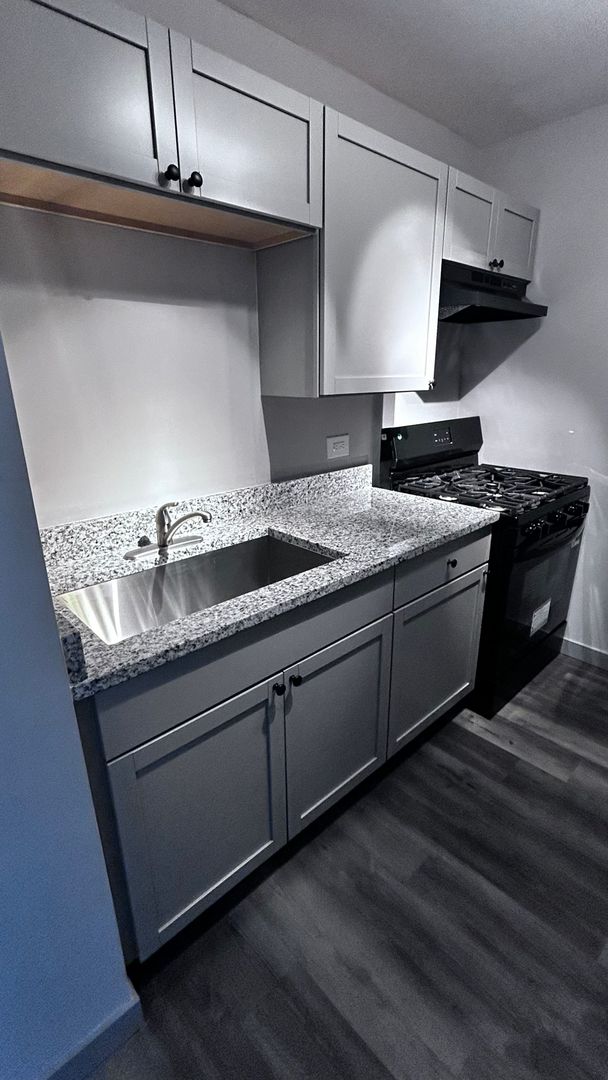 Lansing Apartment: 3031 2S Bernice Rd