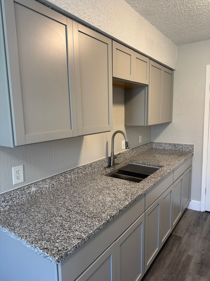 Madill Apartment: 703 S. 8th Ave