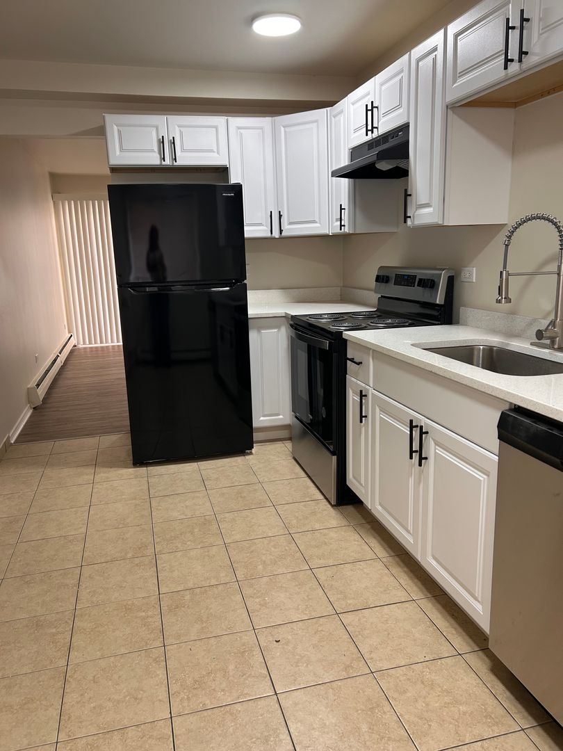 Lansing Apartment: 3045/3061 and 3069 Bernice Road