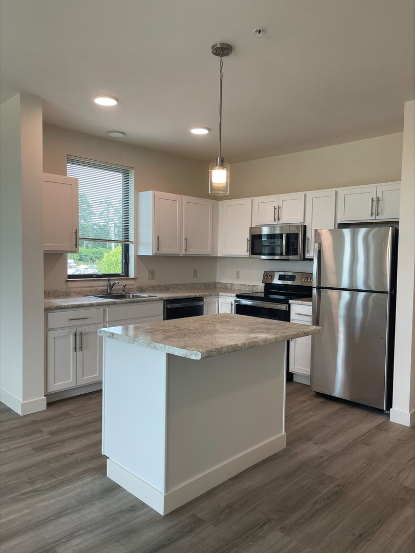 Burlington Apartment: 70 Cambrian Way