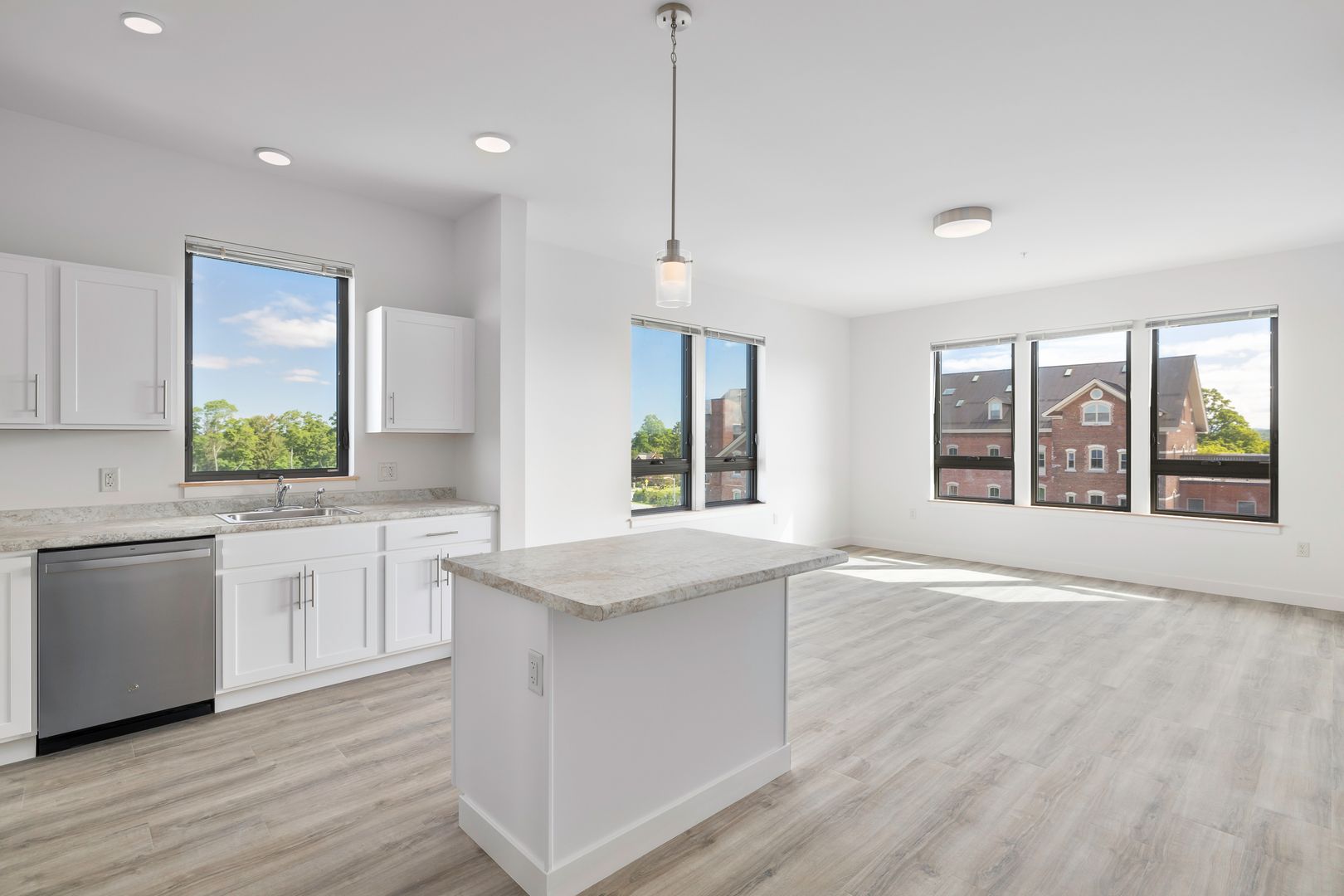 Burlington Apartment: 70 Cambrian Way