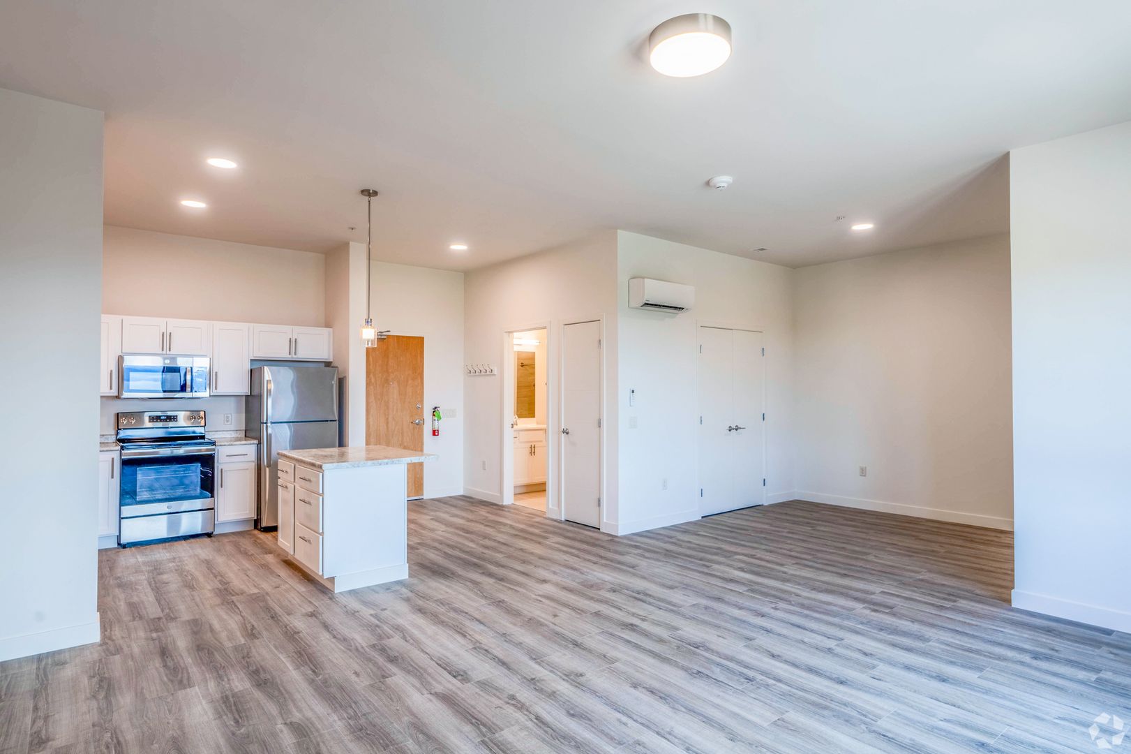 Burlington Apartment: 70 Cambrian Way