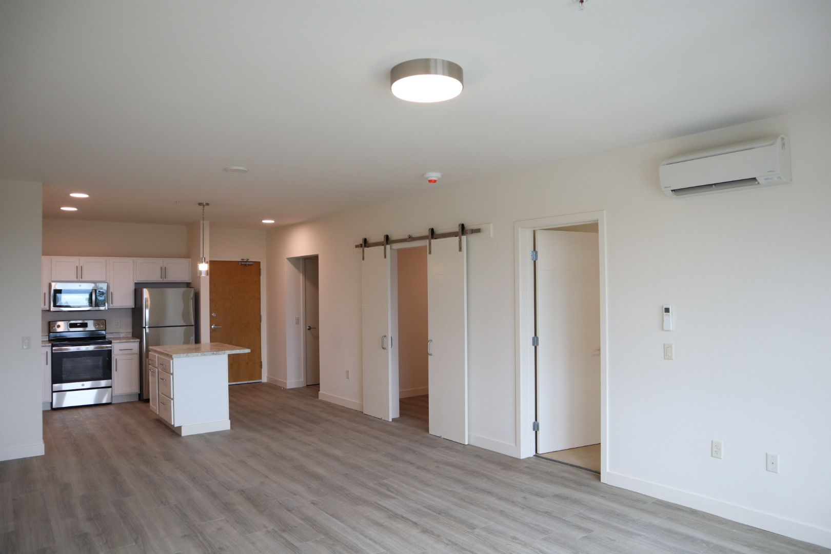 Burlington Apartment: 70 Cambrian Way