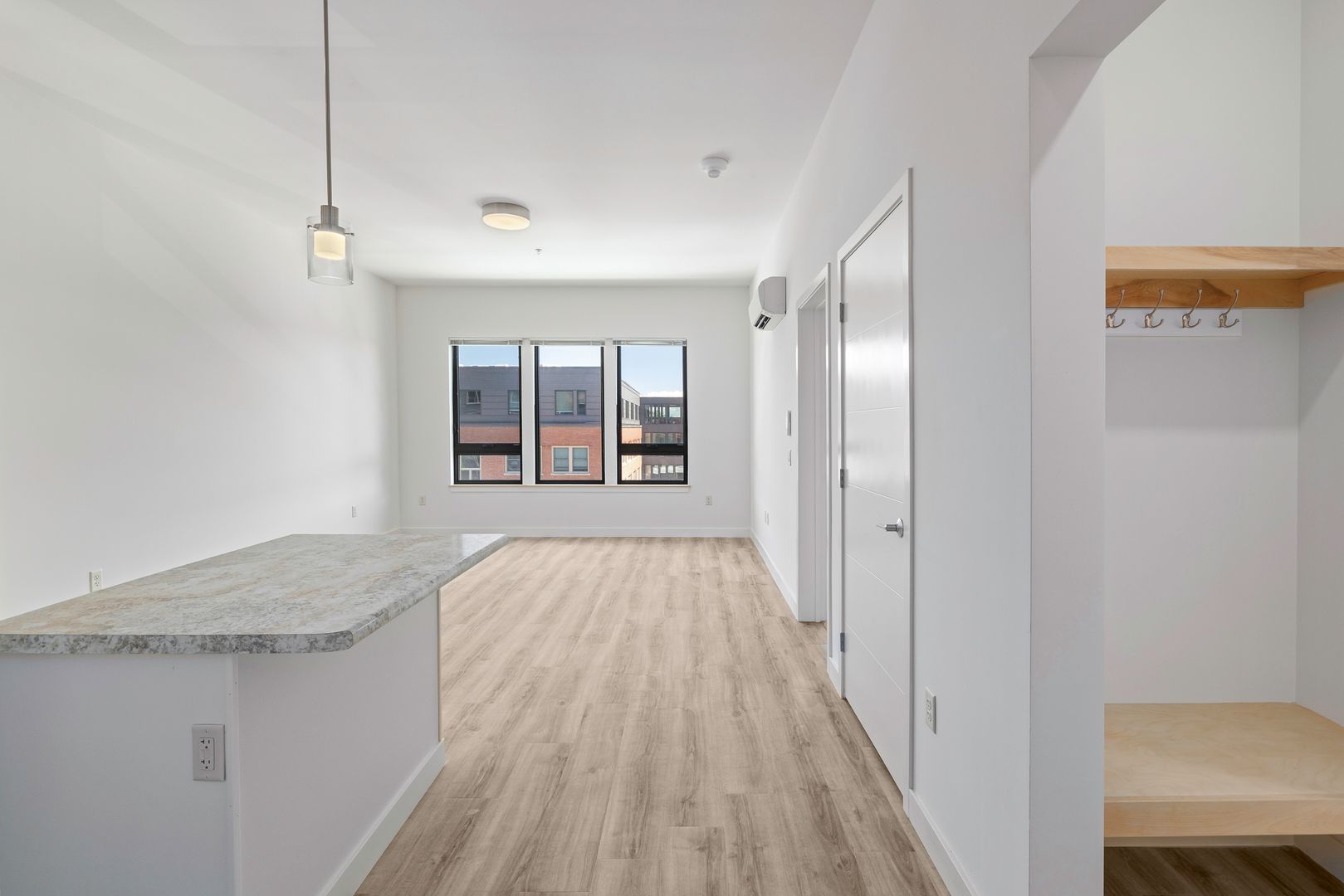 Burlington Apartment: 70 Cambrian Way