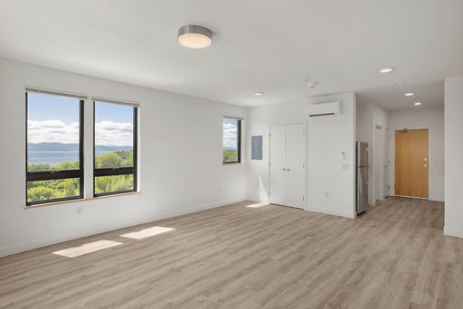 All-Inclusive Corner Studio Apartment – photo 1