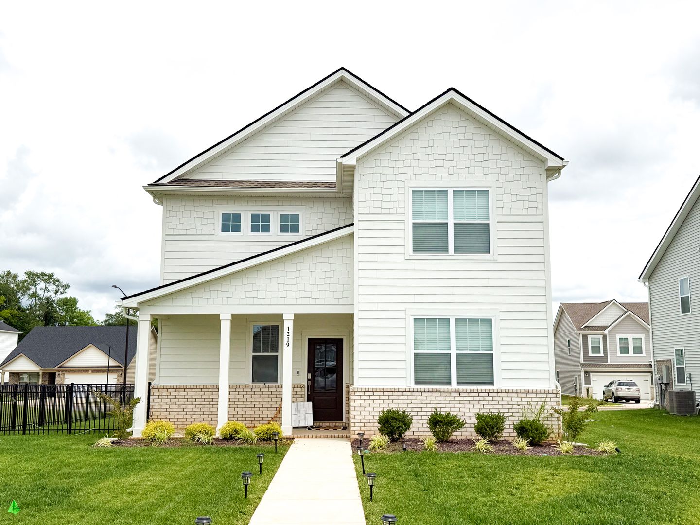 Clarksville House: 1219 Ross Farms Blvd