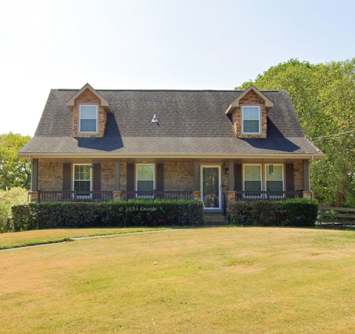 Clarksville House: 1340 Bruceton Drive