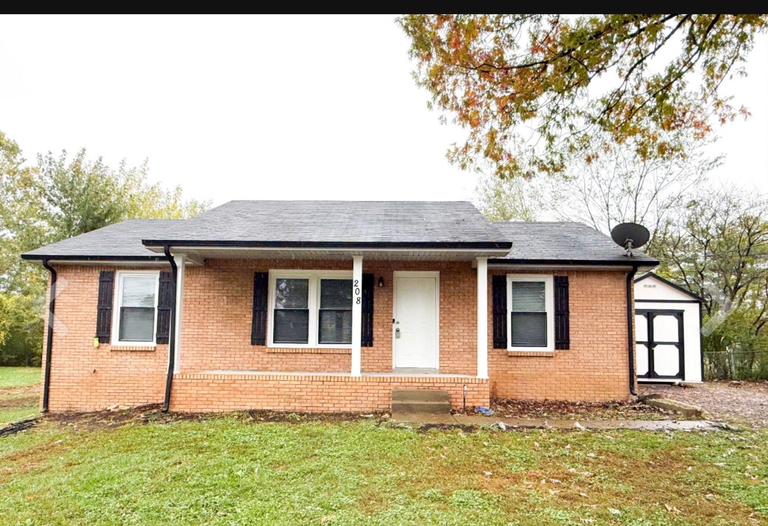 Clarksville House: 208 Bob White Dr