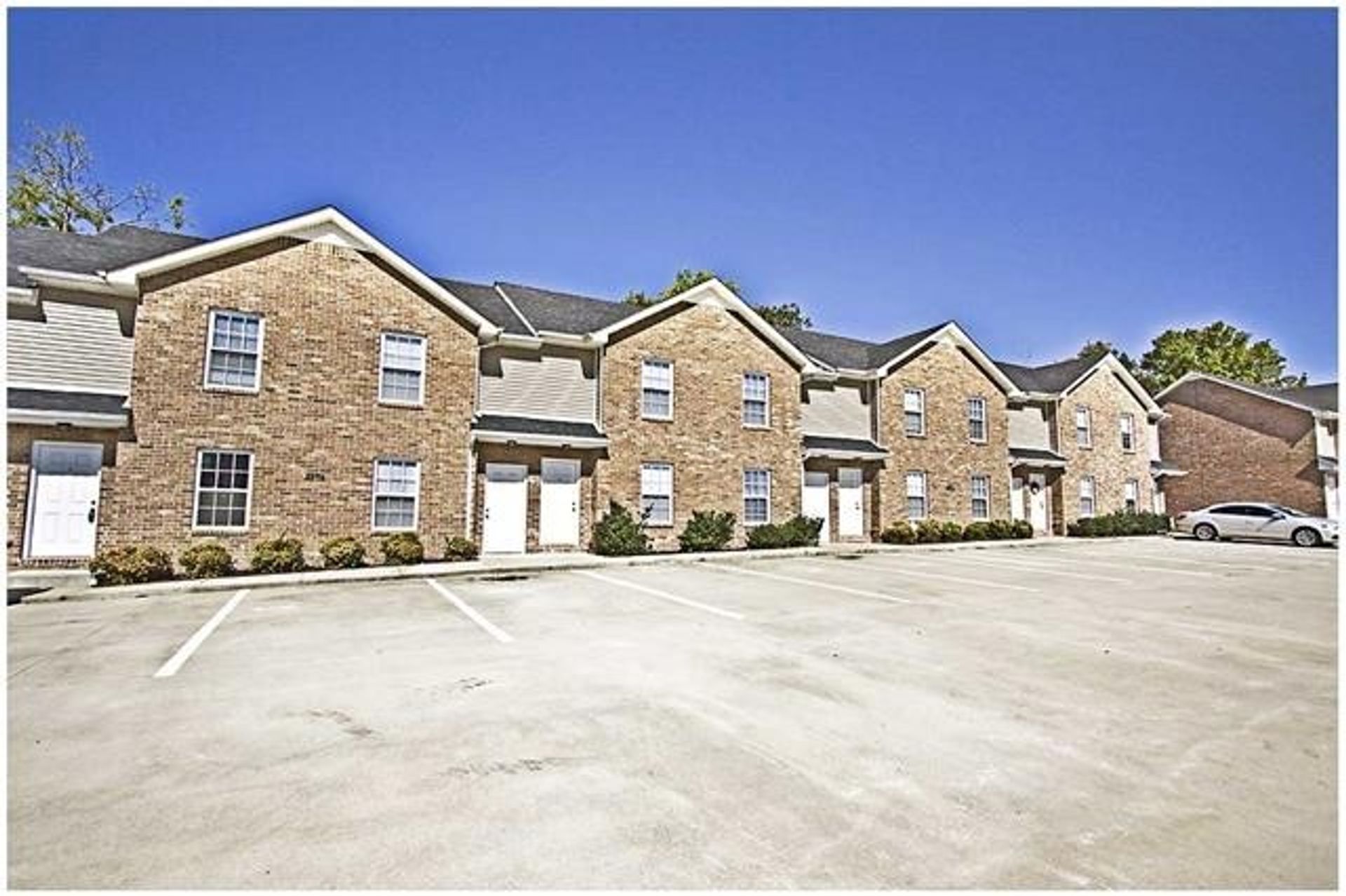Clarksville Townhome: 2284 McCormick Ln