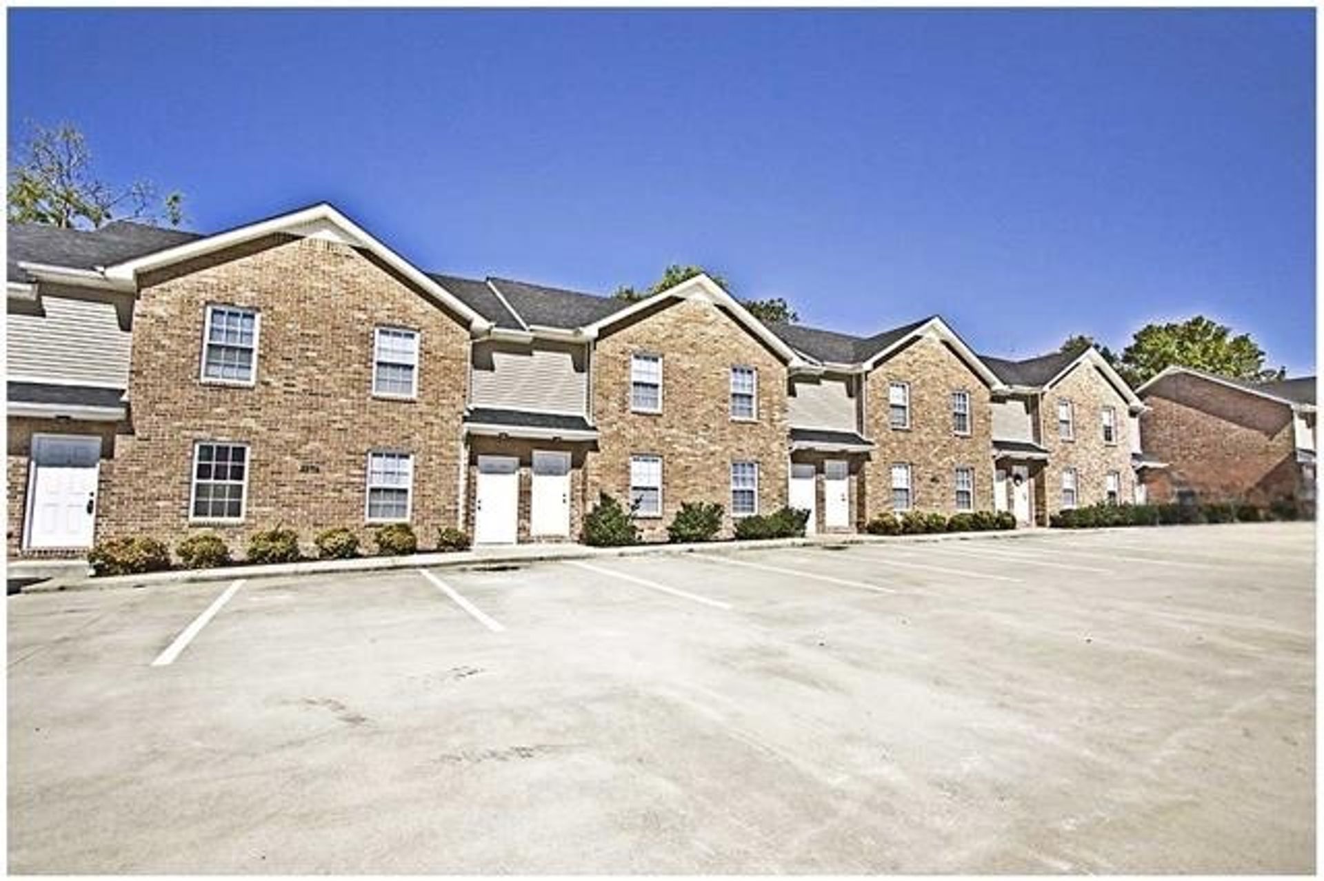 Clarksville Townhome: 2272 McCormick Ln