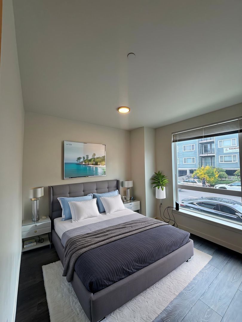 Seattle Apartment: 5216 Brooklyn Ave NE