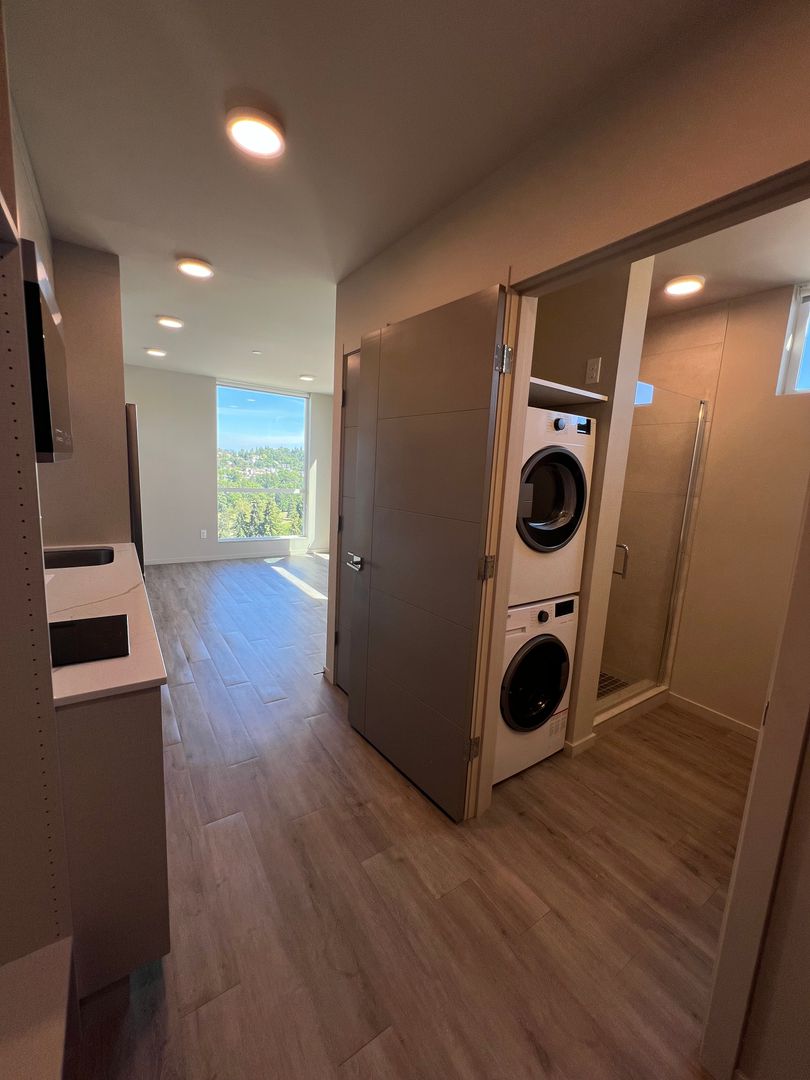 Seattle Apartment: 3084 SW Avalon Way