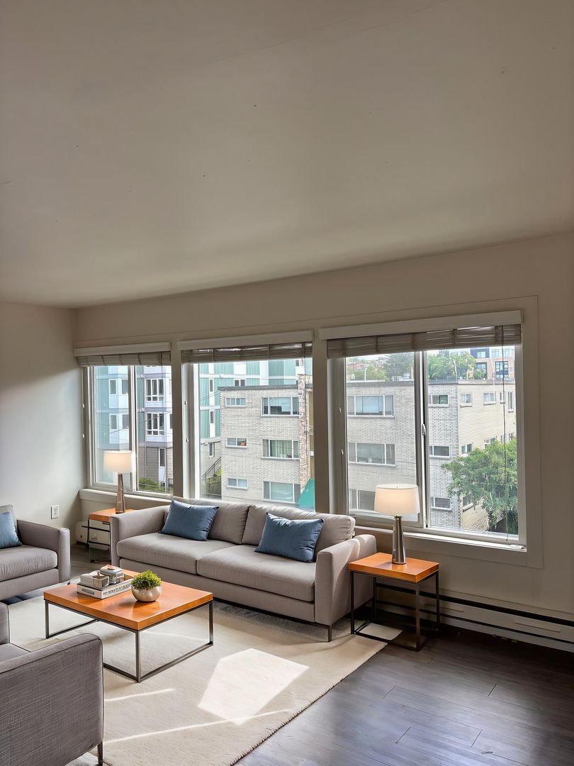 Seattle Apartment: 219 Harvard Ave E