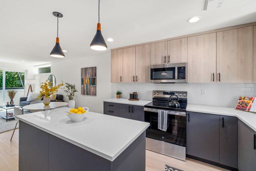 NEW 2026 Townhomes! 3bd/4ba Live/Work Flex-space – photo 1