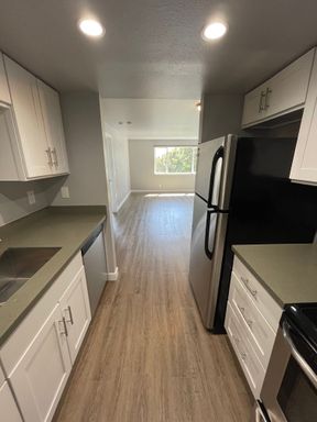 Top Floor Corner 1bd/1ba – photo 1