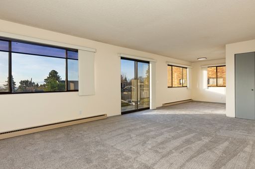 Top Floor, Massive 2-Bedroom in West Seattle | 4 Weeks Free – photo 1