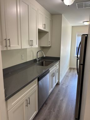 Top Floor 2 Bedroom in West Seattle! – photo 1