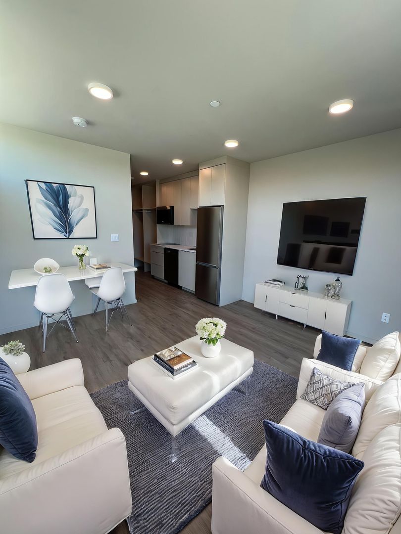 Seattle Apartment: 3084 SW Avalon Way