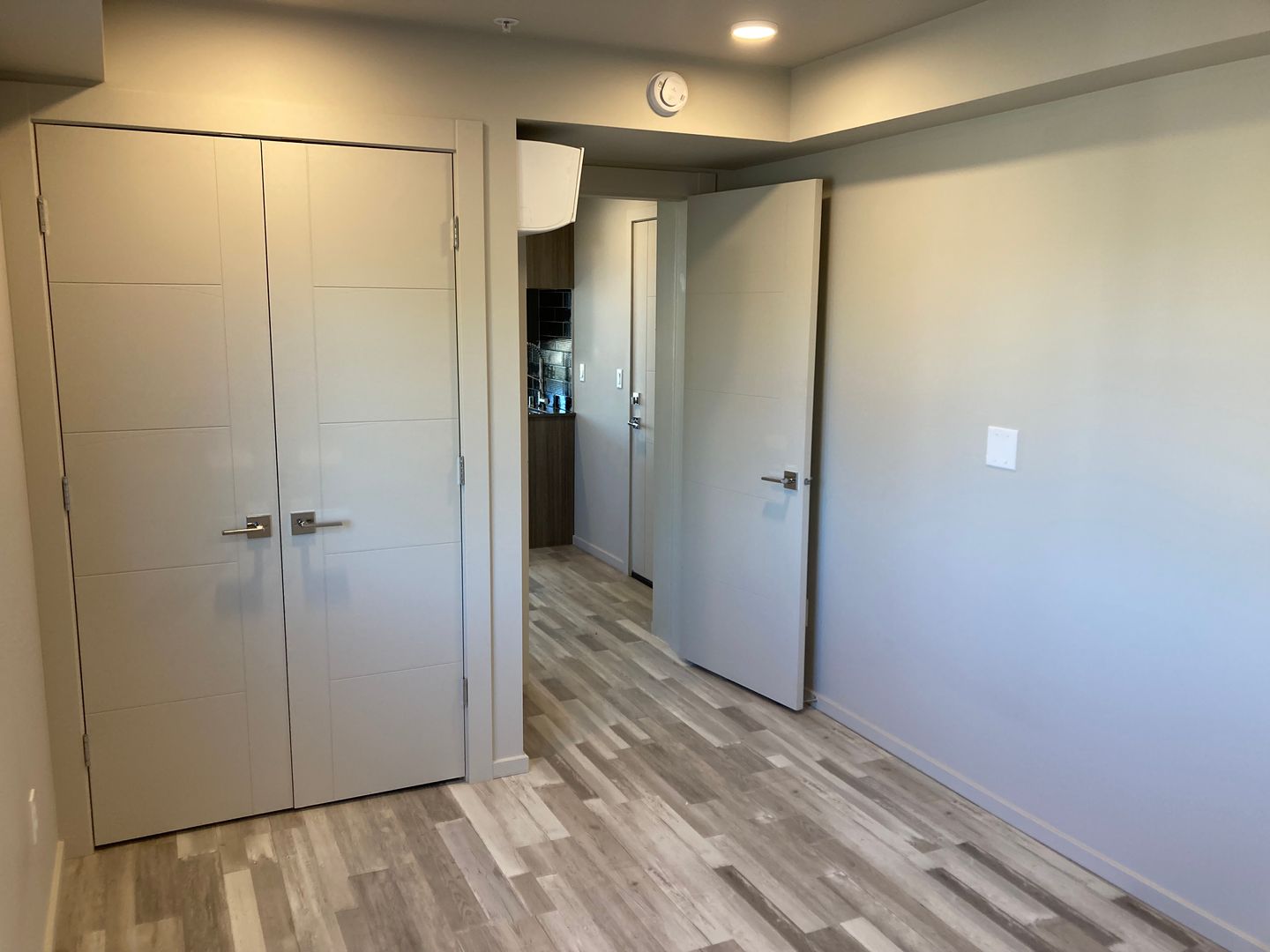 Seattle Apartment: 949 N 80th St