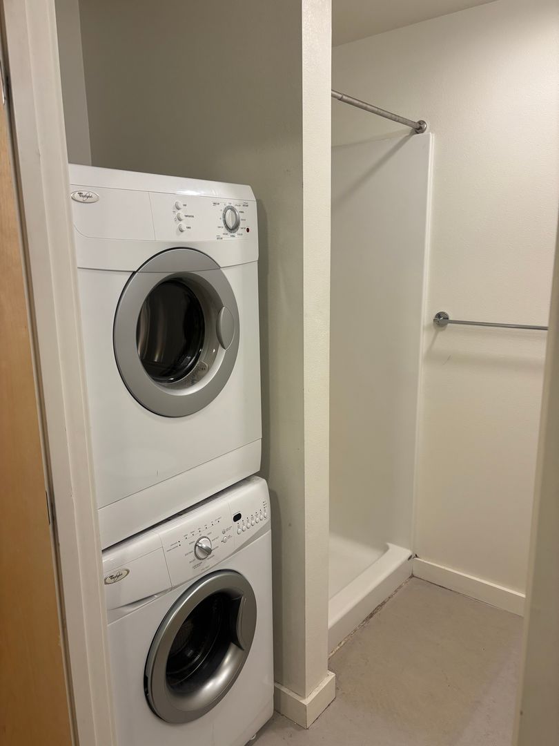 Seattle Apartment: 5216 Brooklyn Ave NE