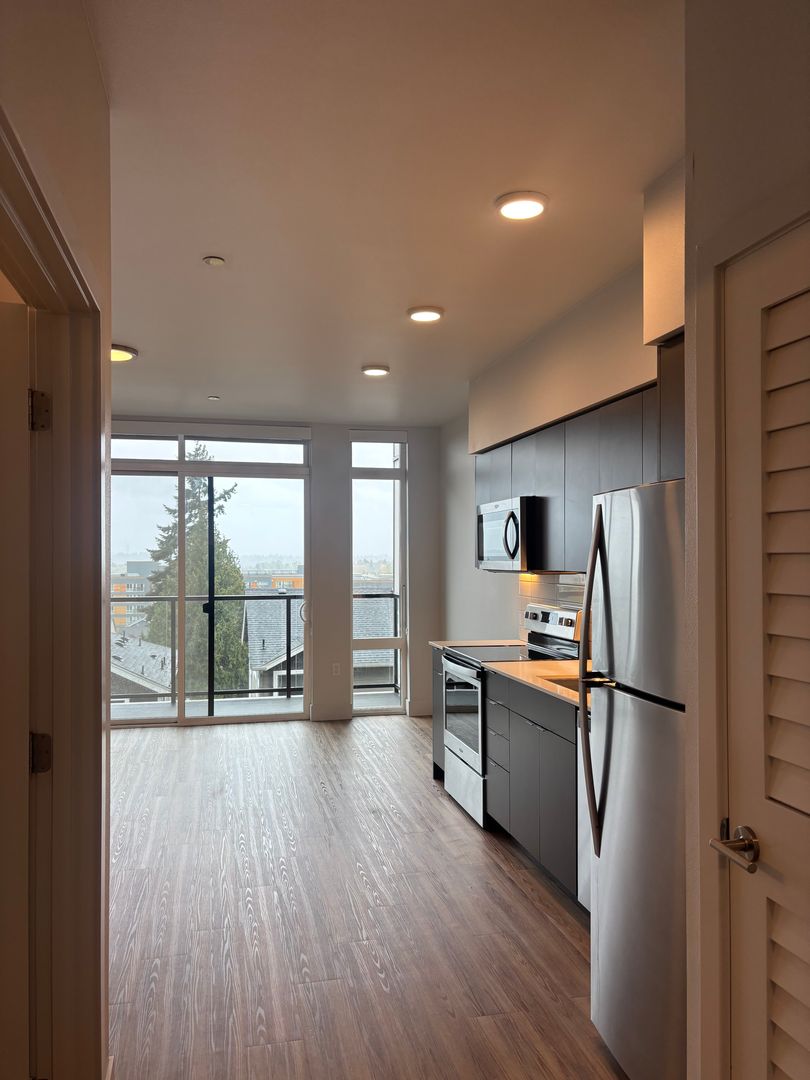 Seattle Apartment: 4532 42nd Ave SW