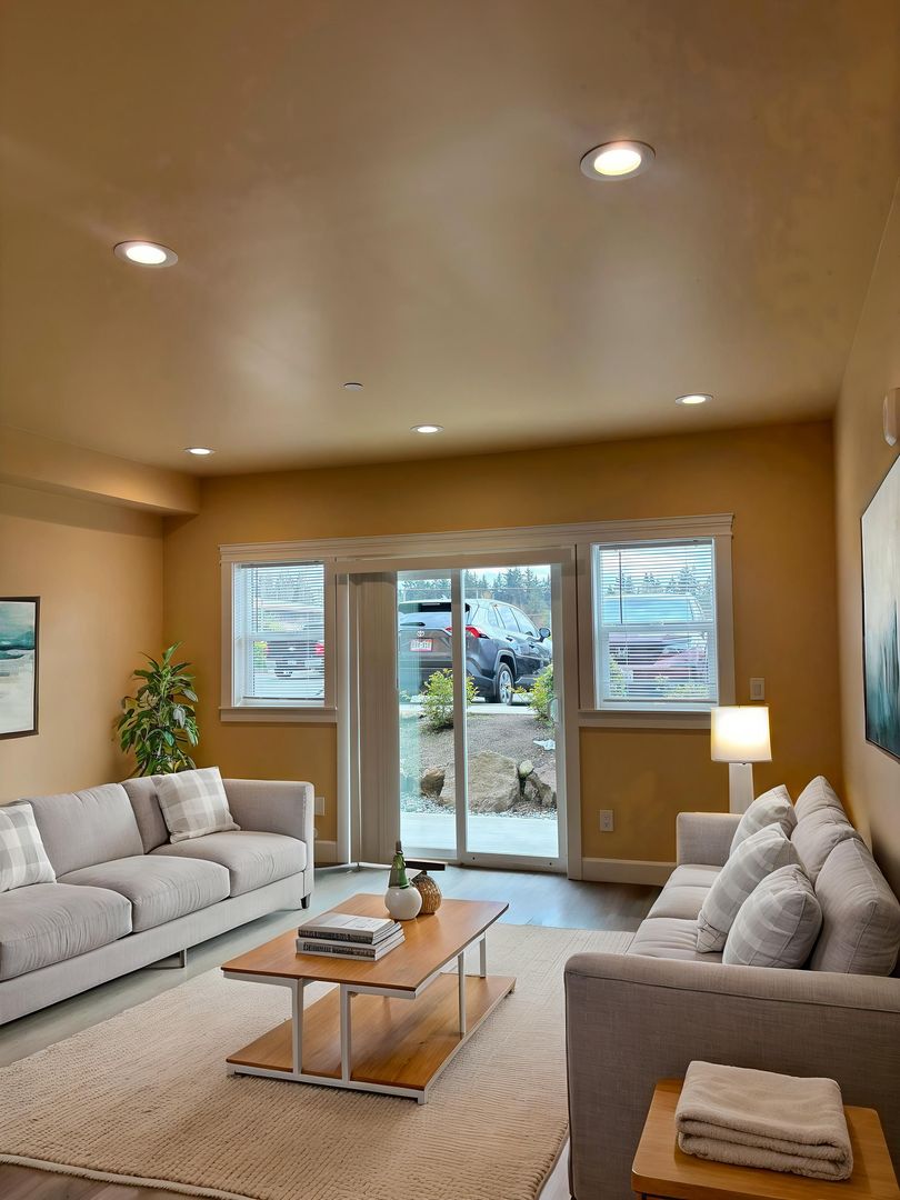 Burien Apartment: 12614 Ambaum Blvd SW