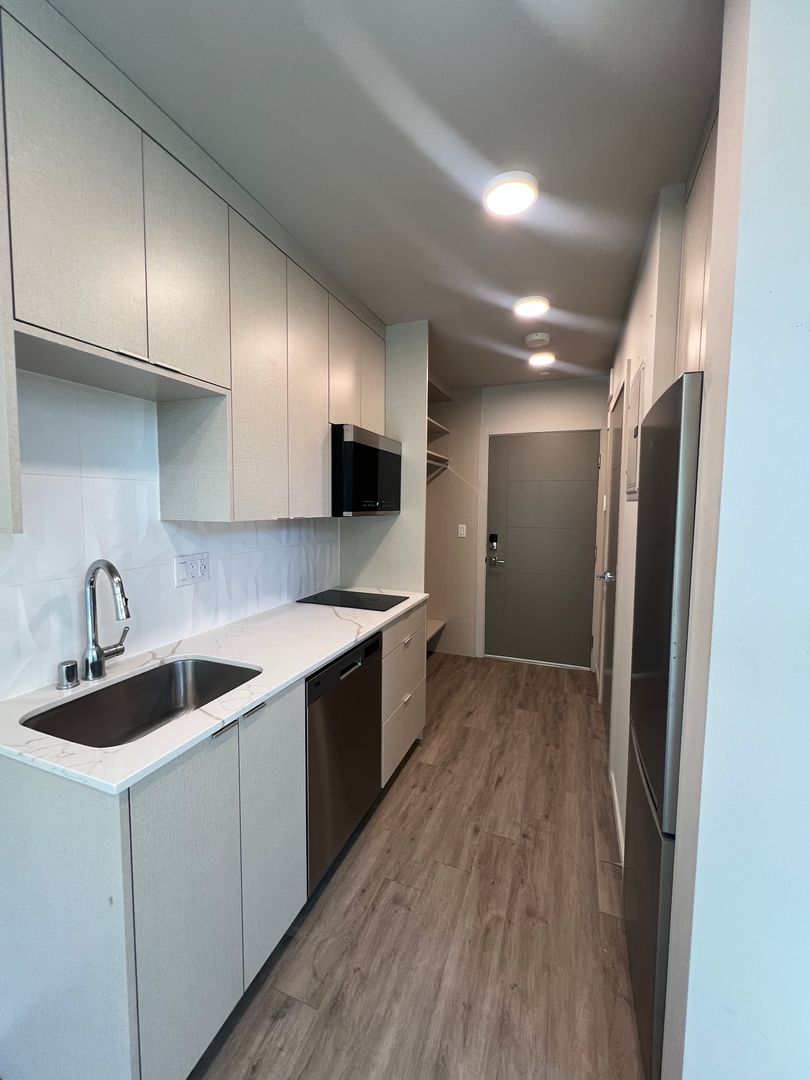Seattle Apartment: 3084 SW Avalon Way
