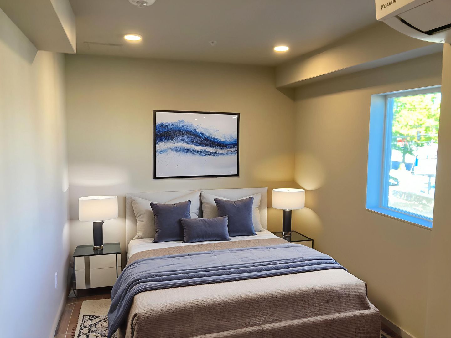 Seattle Apartment: 949 N 80th St