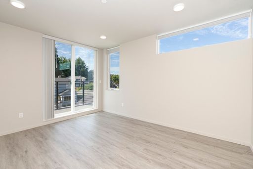 Luxury Studio with Private Balcony in West Seattle – photo 1