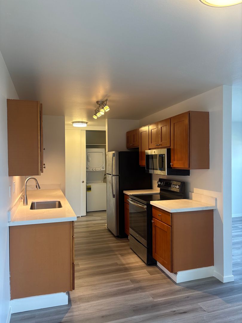 Seattle Apartment: 3520 28th Ave W