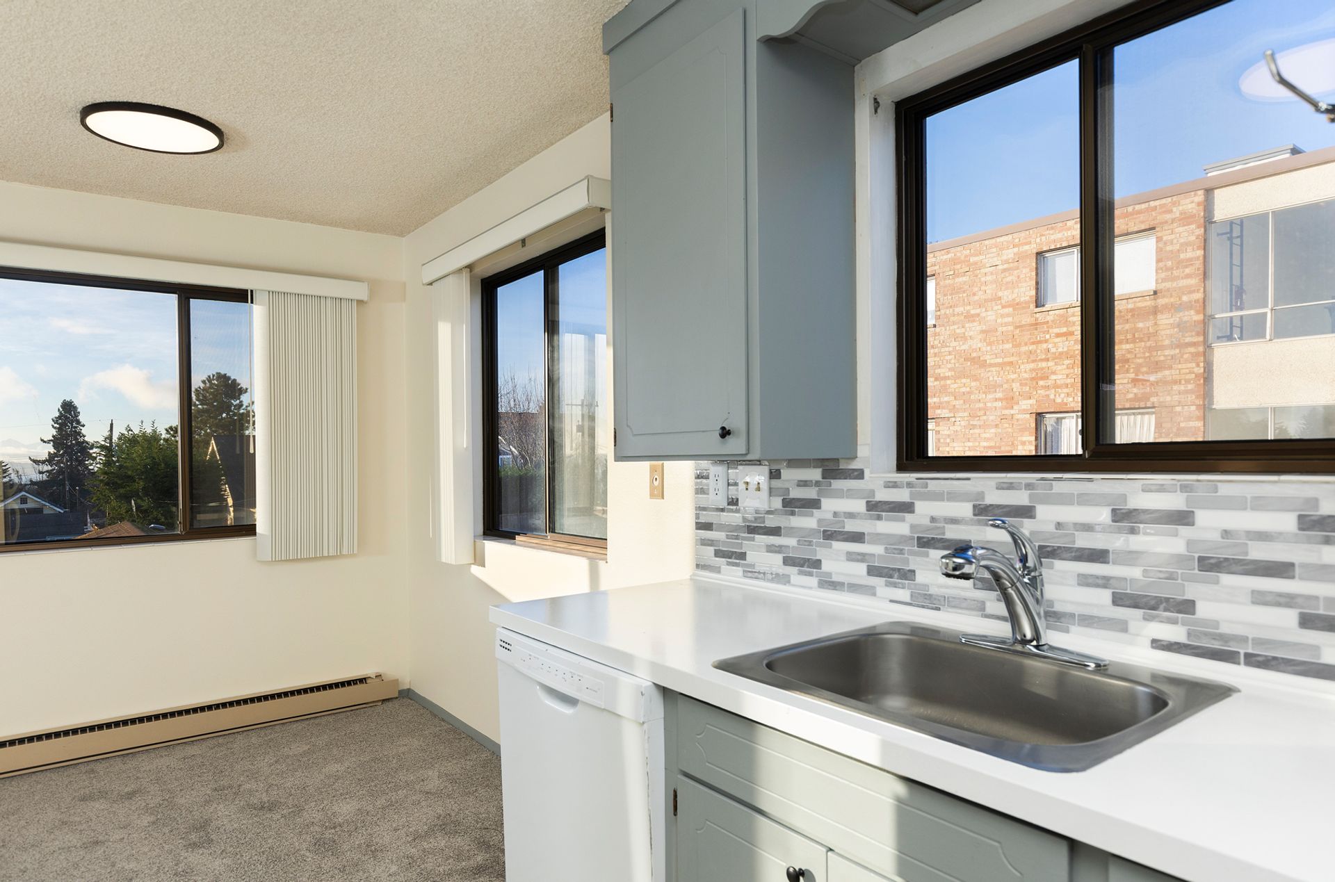 Seattle Apartment: 6549 California Ave SW