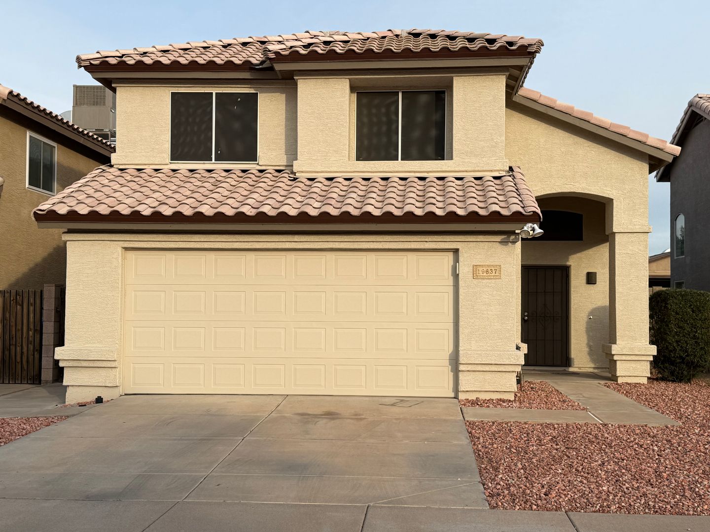 Glendale House: 19637 N 49th Ave