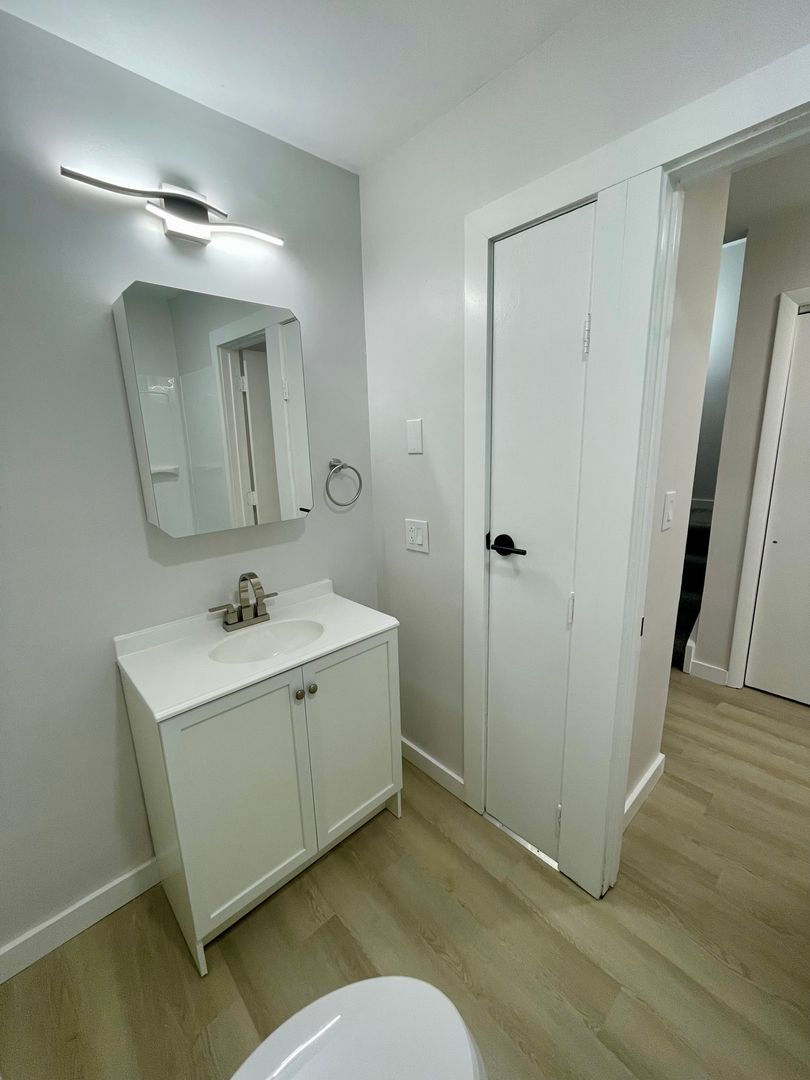 Waterbury Apartment: 222 Bradley Avenue