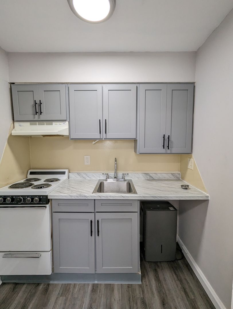 Waterbury Apartment: 132/142 Alexander Avenue