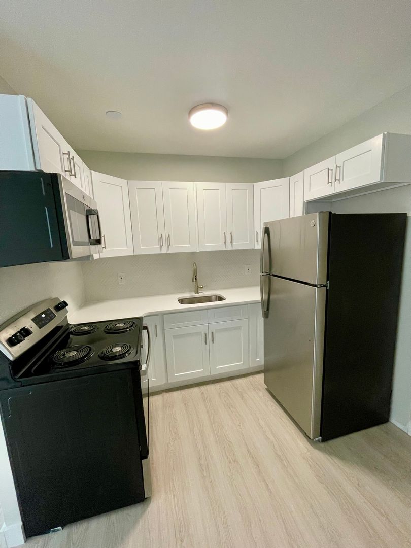 Waterbury Apartment: 222 Bradley Avenue