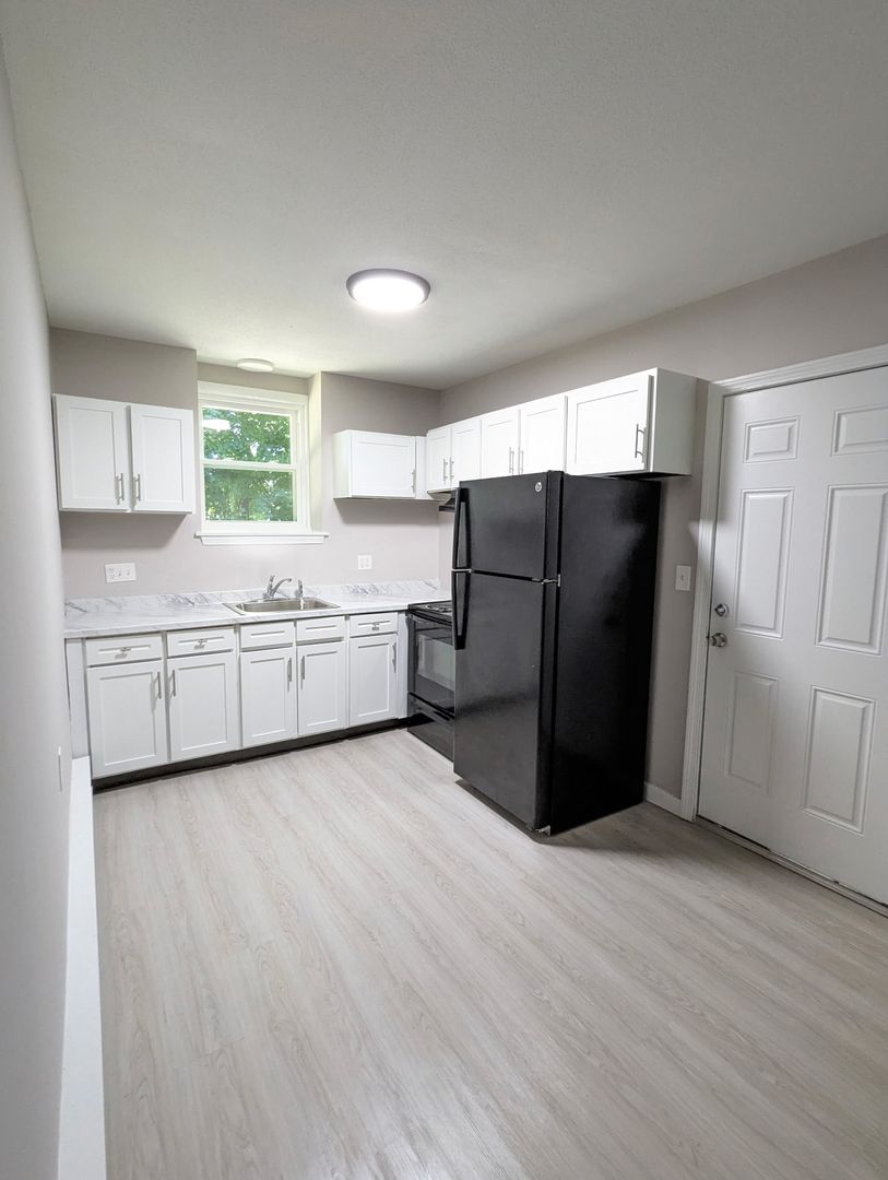 Waterbury Apartment: 138 Hillcrest Avenue