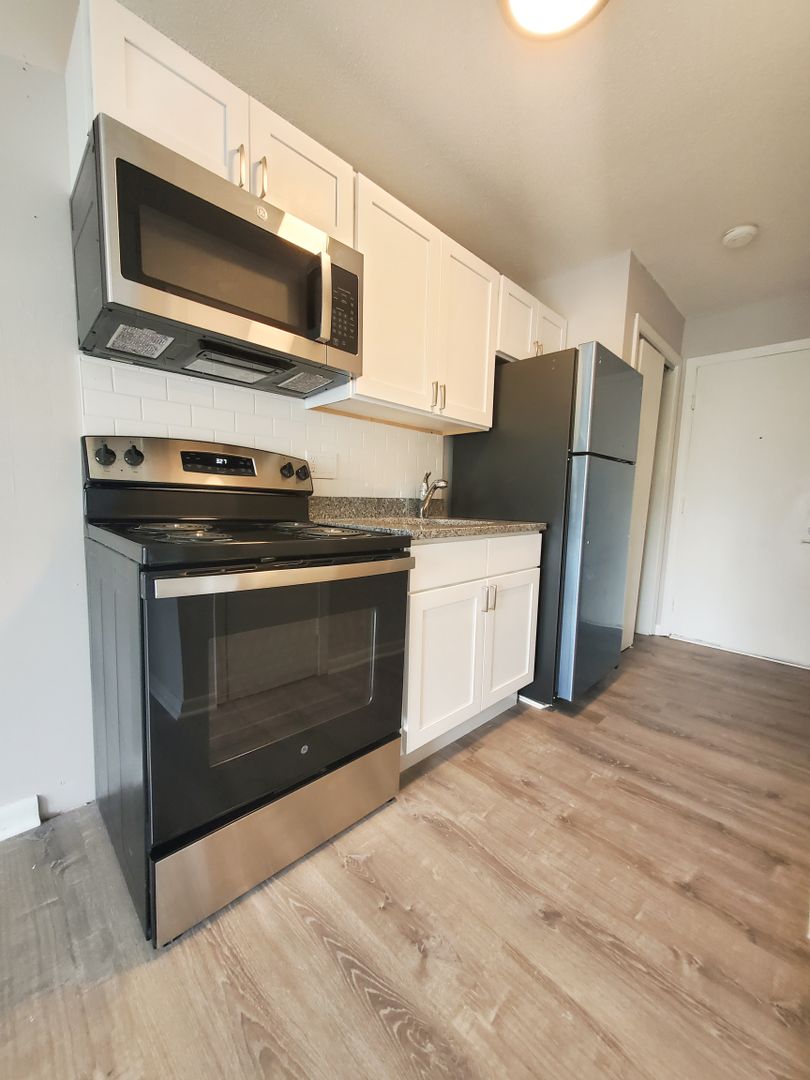 Waterbury Apartment: 222 Bradley Avenue