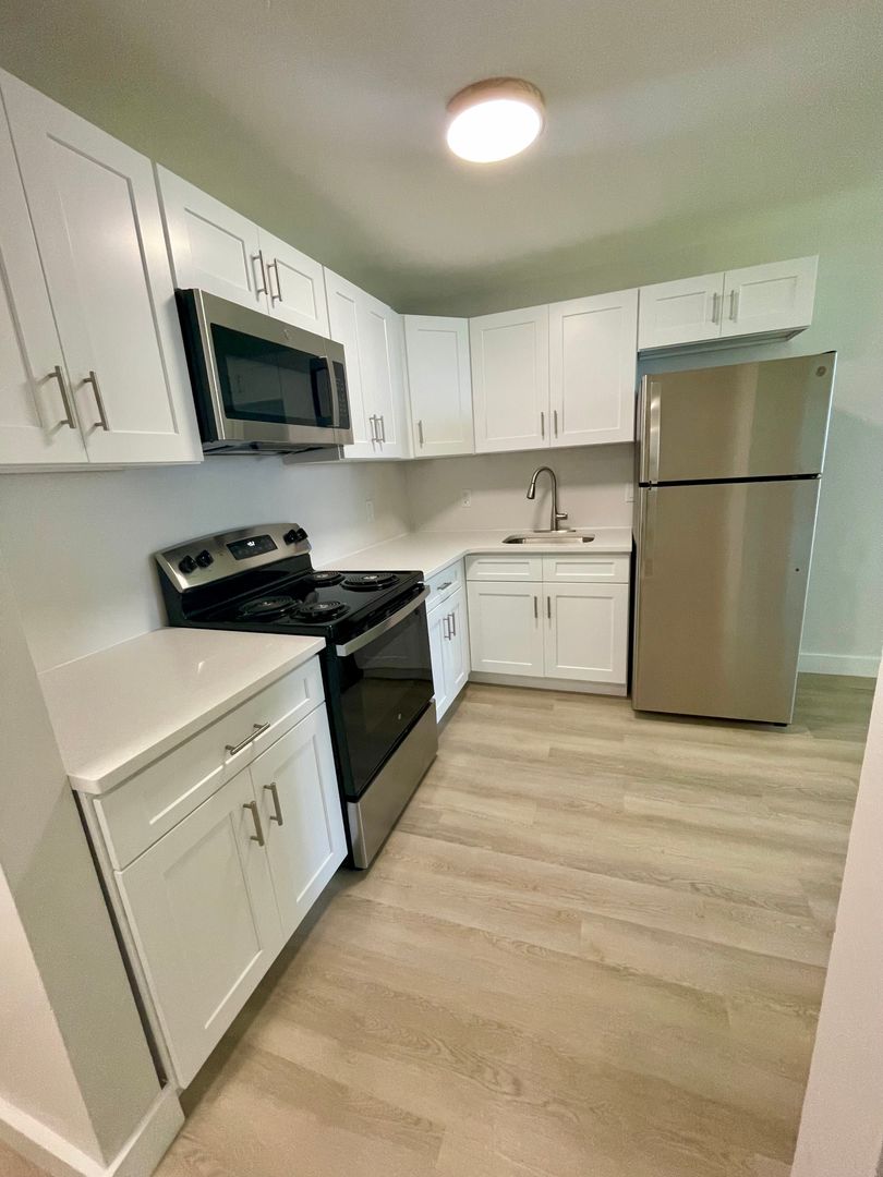 Waterbury Apartment: 222 Bradley Avenue