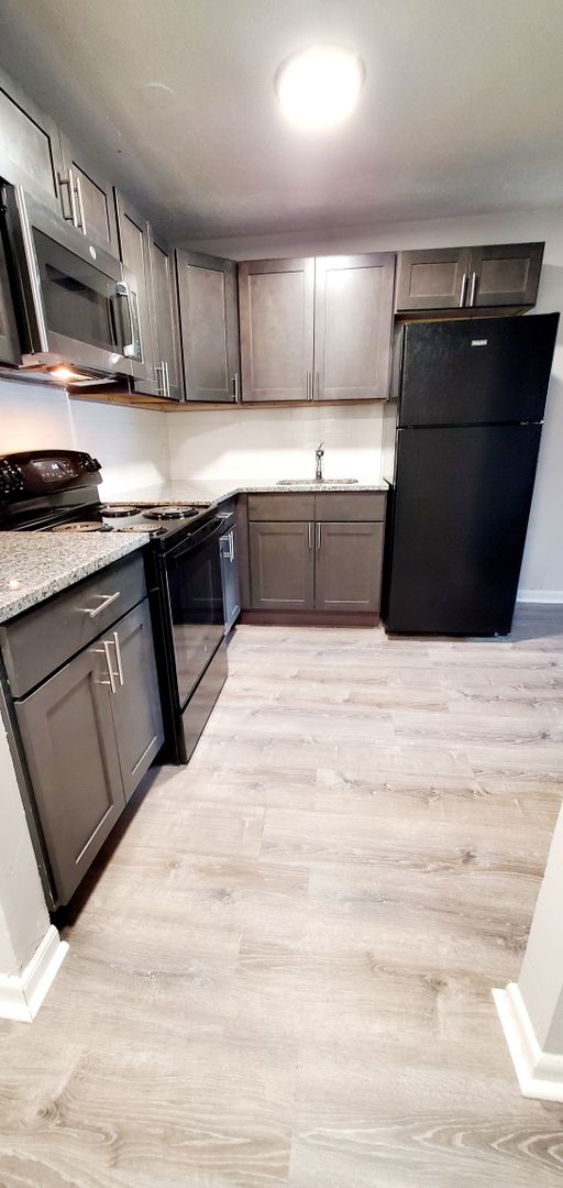 Waterbury Apartment: 222 Bradley Avenue