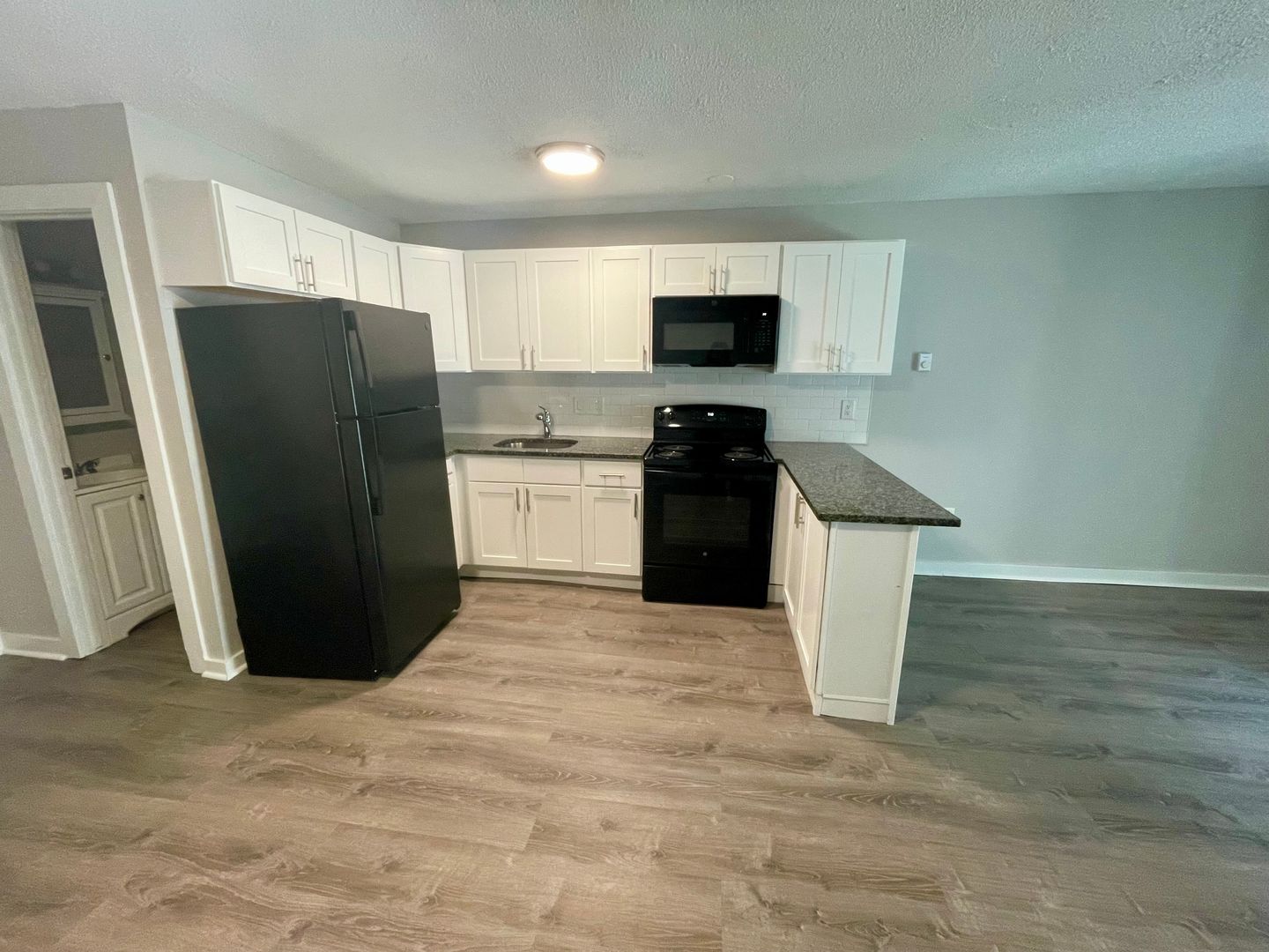 Waterbury Apartment: 222 Bradley Avenue