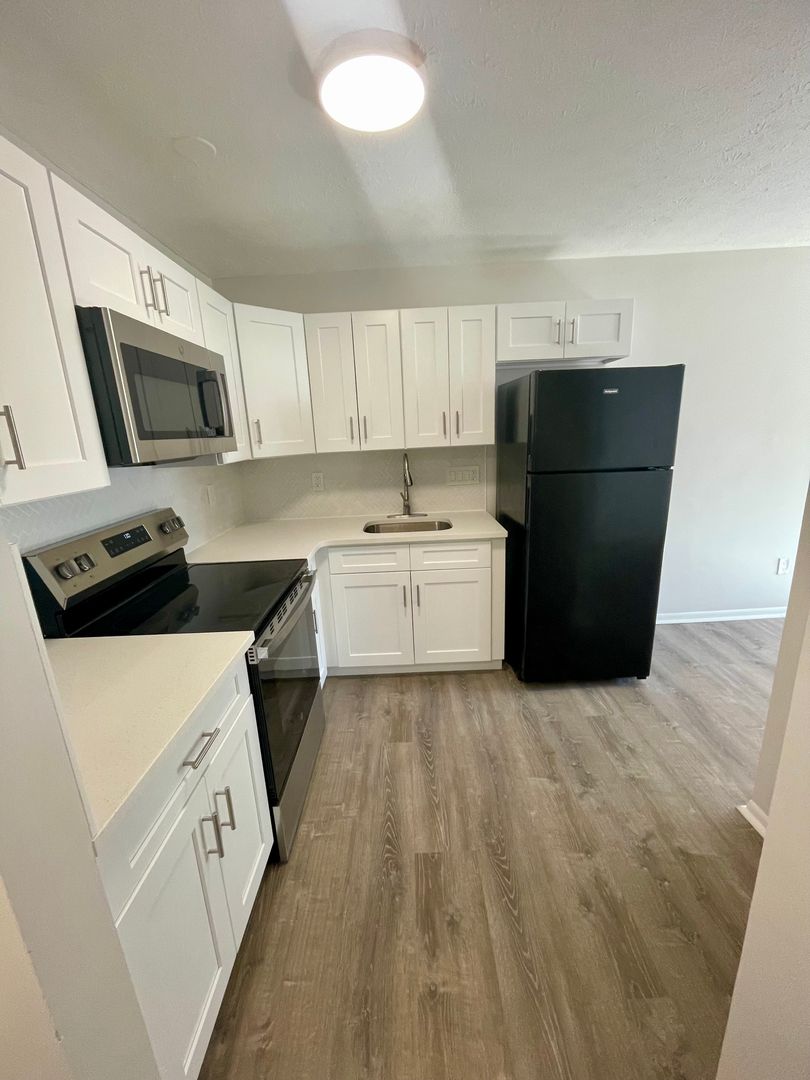 Waterbury Apartment: 222 Bradley Avenue